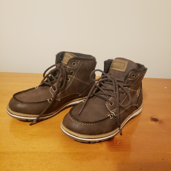 Magellan Outdoors Other - 3/30 Kids Magellan outdoor brown ankle boots. Size 13 Youth.